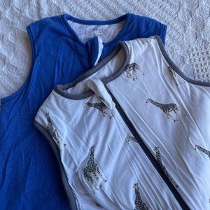 This has been sold. I can't figure out how to delete this duplicate listing.